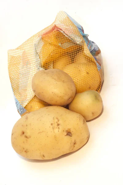 Gelbe Nudelkartoffelknolle Mit Rotem Netzbeutel — Stockfoto