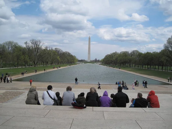 Contempla Piscina Reflectante Del Monumento Washington — Foto de Stock