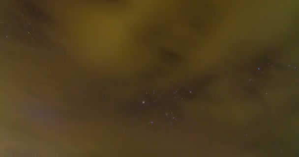 Les étoiles vidéo tournent en orbite terrestre la nuit 