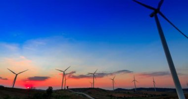 Rüzgar Türbini günbatımı zaman atlamalı