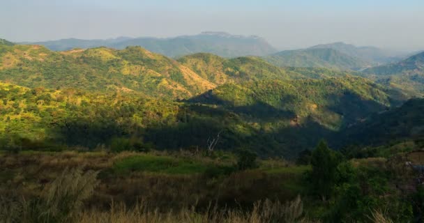 劇的な空 カオコー地区 ペッチャブーン県 タイの山の夕日の美しい景色 — ストック動画