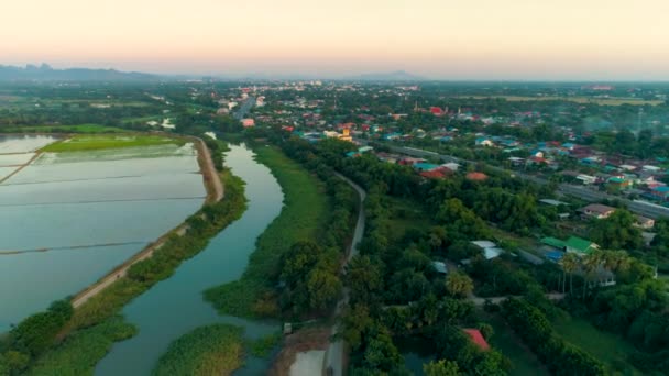 Top View Clip Aéreo Del Avión Tripulado Volador Sobre Ciudad — Vídeos de Stock