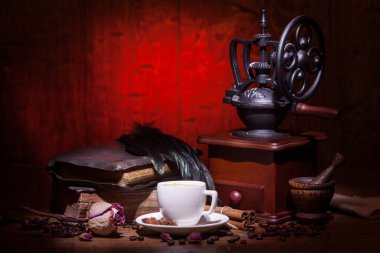 Fincan kahve, Kuru gül ve taşlama tezgahı