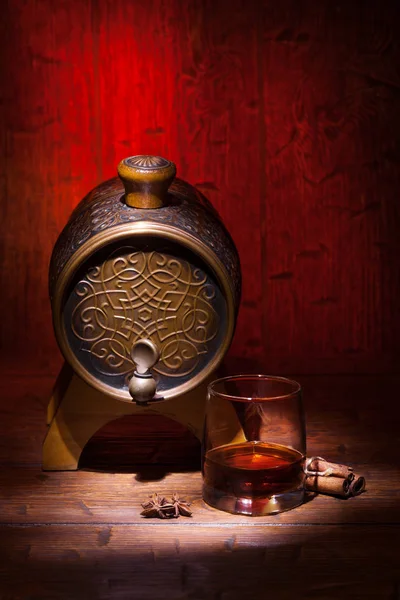 Bicchieri di whisky, piccante e barilotto — Foto Stock