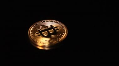 Altın bitcoin sikke odak ve odak