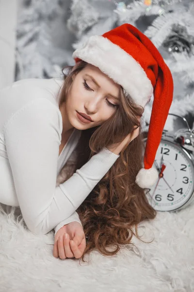 Christmas woman. Happy smiling girl celebrating New Year at Home. — Stock Photo, Image
