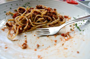 Spagetti bitmemiş yemek bolognaise