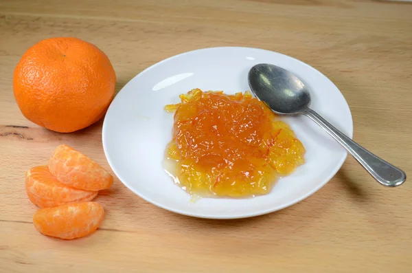 Marmelada de laranja com colher — Fotografia de Stock