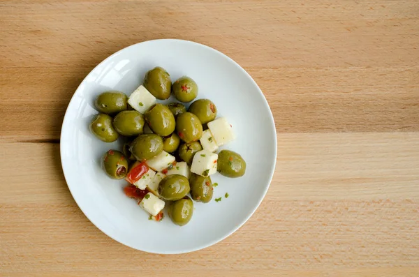 Plat de tapas au fromage d'olive et feta — Photo