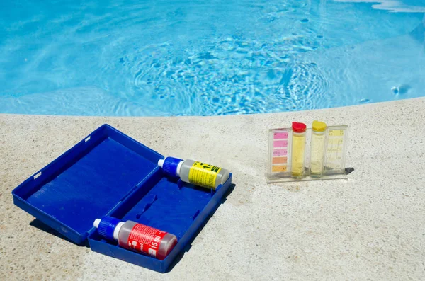 Kit de pruebas de piscina —  Fotos de Stock