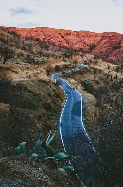 Andalusia, İspanya Akdeniz kırsal alanda bir bükülmüş dağ yolu