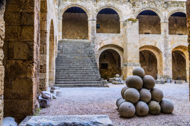 St. John - Rhodes Şövalyeleri hastane bombardıman topu 