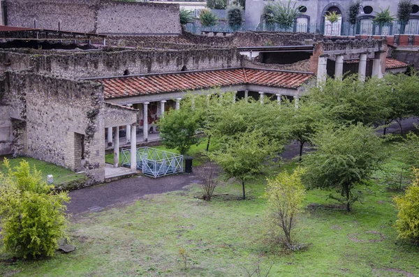 La villa di Popea, (moglie di Nerone) circondata dalle case di — Foto Stock
