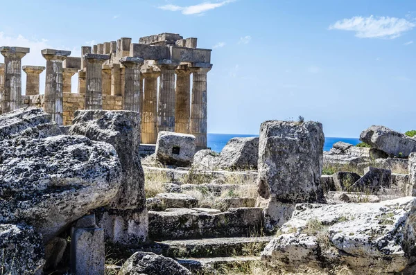 Αρχαιολογικός χώρος του Σελινούντα άποψη της ανάπαυσης των κτιρίων και t — Φωτογραφία Αρχείου