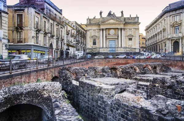 Resti archeologici nel centro della catania — Foto Stock