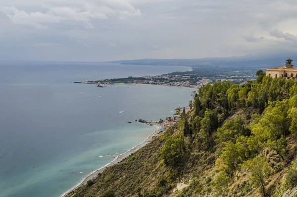 Vistas da montanha de praias sicilianas — Fotografia de Stock