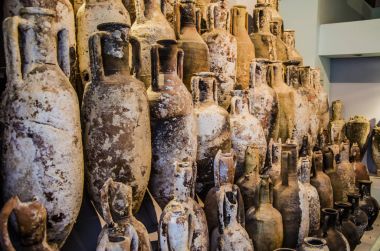 Aeolian Islands kurtaran Roman amphoras birini ayarlayın
