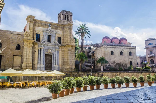 Palermo Piazza Bellini y sus iglesias — Foto de Stock