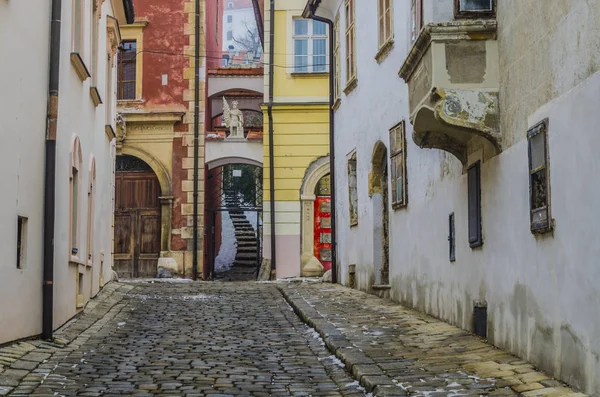 Strada stretta con scale a Bratislava — Foto Stock