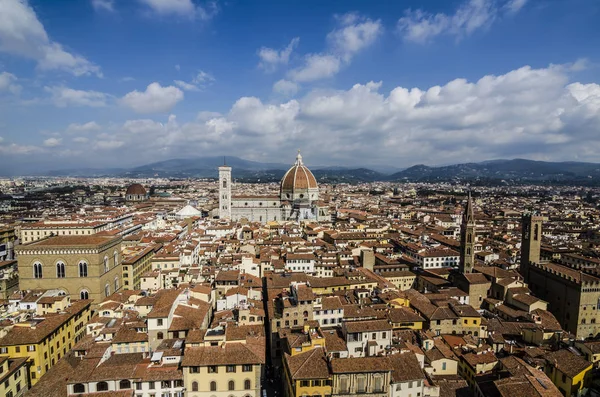 Panorâmica da cidade de florence e montanhas da Toscana — Fotografia de Stock