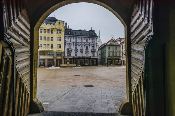 布拉索夫历史中心从大门口的主广场 — 图库照片