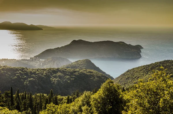 Vista panorâmica montanhas da Baía de Kefalonia dos Assos e do I — Fotografia de Stock
