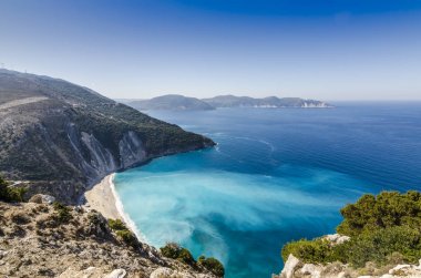 Panoramik Myrtos plaj ve koyları ve onu çevreleyen koyları