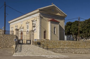 Giriş kapısı ve kilisenin Aghios Lamia'nın
