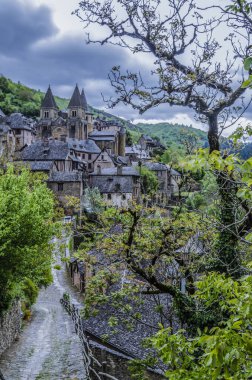 Köyün Conques Fransa'nın girme
