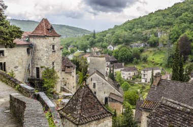Saint cirq lapopie Köyü ve çevresindeki peyzaj