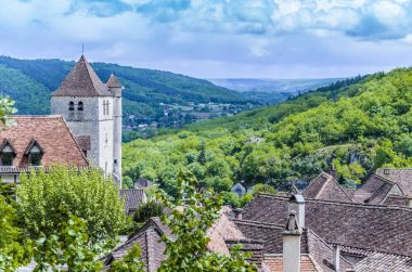 Saint cirq Lapopie üzerinden Vadisi'nin kısmi görünümü
