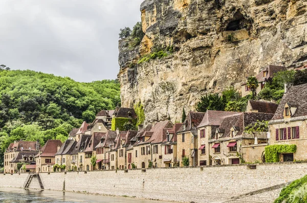 Rives de la Dordogne à la hauteur du village La Roque Gage — Photo