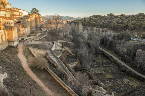 Geschnitzte Felder und Mauern von Segovia. Spanien — Stockfoto