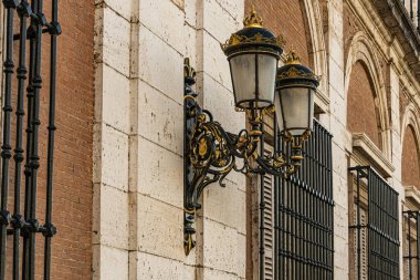 Sokak lambaları aranjuez kraliyet sahasında. Madrid İspanya