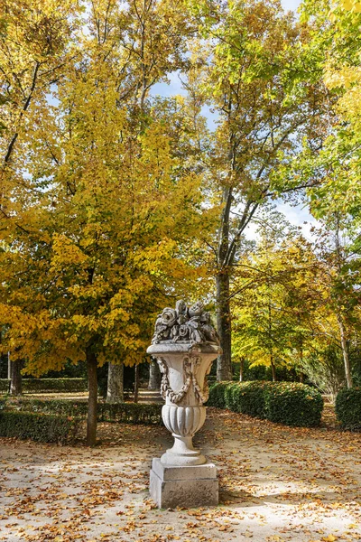 Escultura en los jardines de Aranjuez. madrid españa — Foto de Stock