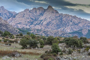 Sierra de Guadarrama 'daki Rocky Dağları. Madrid İspanya