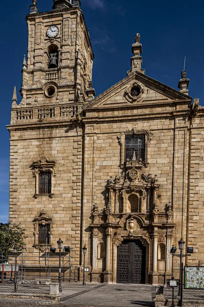 Fachada principal de la iglesia de San Tomás Apóstol en la ciudad de Orgaz. Toledo provincia. Comunidad de Castilla la Mancha —  Fotos de Stock