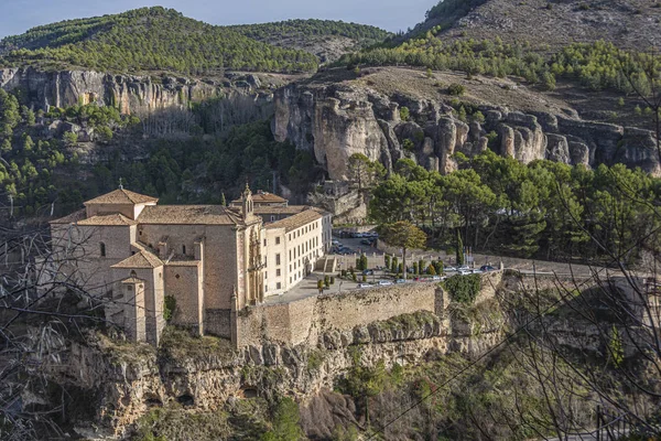 Były klasztor w sierpy Huecar rzeki.Cuenca miasta. Europa Hiszpania. — Zdjęcie stockowe
