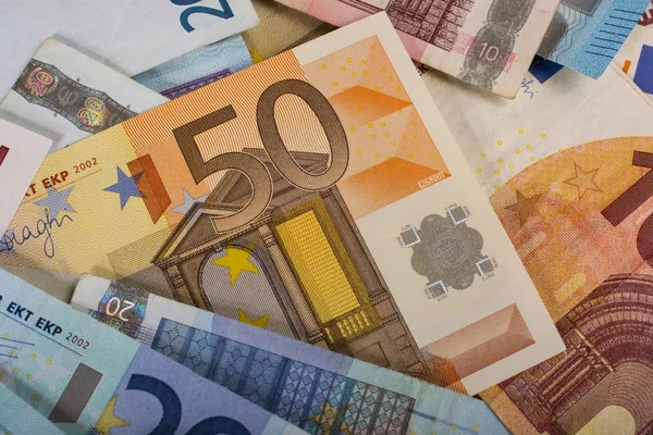 Sfondo di diverse banconote in euro cartacee come parte del sistema di negoziazione — Foto Stock