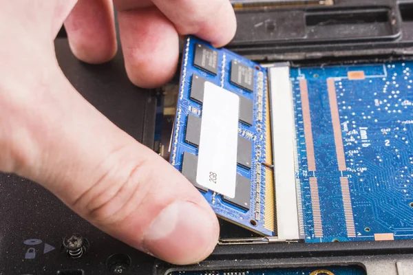 kırık laptop, anakart yetmezliği, sabit sürücü, donanım sorunları, bilgi yedekleme
