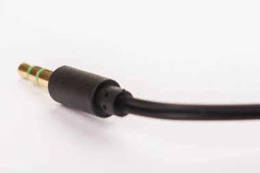 Beyaz bir arka plan üzerinde 3,5 mm kulaklık jakı