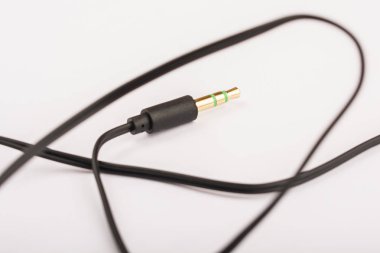 Beyaz bir arka plan üzerinde 3,5 mm kulaklık jakı