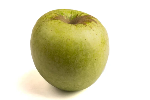Zielone jabłko odizolowane na białym tle — Zdjęcie stockowe