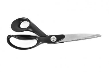 Beyaz bir arka plan üzerinde izole bir siyah saplı makas terziler