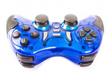 Beyaz zemin üzerine mavi gamepad