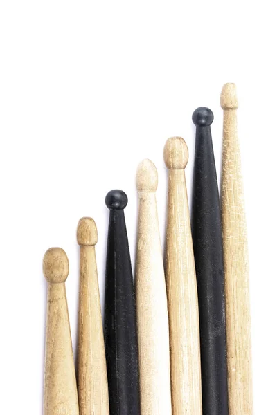 Viele Drum Sticks in zwei Farben isolieren — Stockfoto