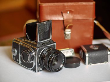 Salut orta format film kamera