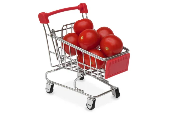 Tomates rojos en un carrito de supermercado — Foto de Stock