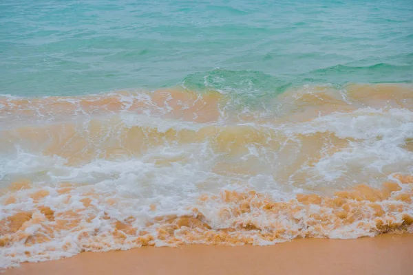 Blå Vågor Ocean Och Gul Sand Beach — Stockfoto
