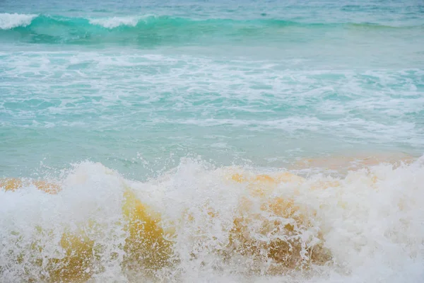 Vagues Bleues Océan Sable Jaune Plage — Photo